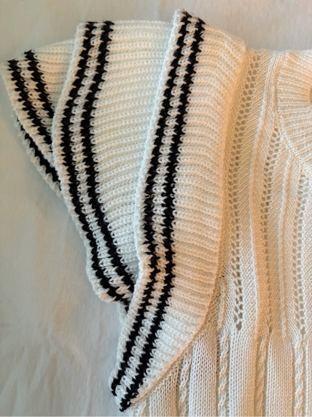 Like New, Vigoss, Size M, White Knit Short-Sleeve Sweater with Black Stripe Trim - Picture 8 of 15